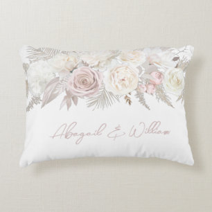 Elegante Dusty Rose- und Elfenweiß-Blumenhochzeit Dekokissen
