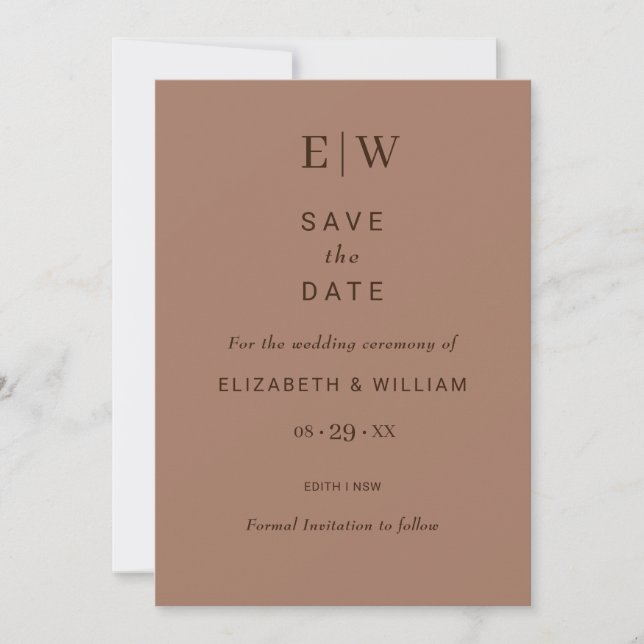Elegante einfache Mocha-Mousse mit Monogram-Hochze Save The Date (Vorderseite)