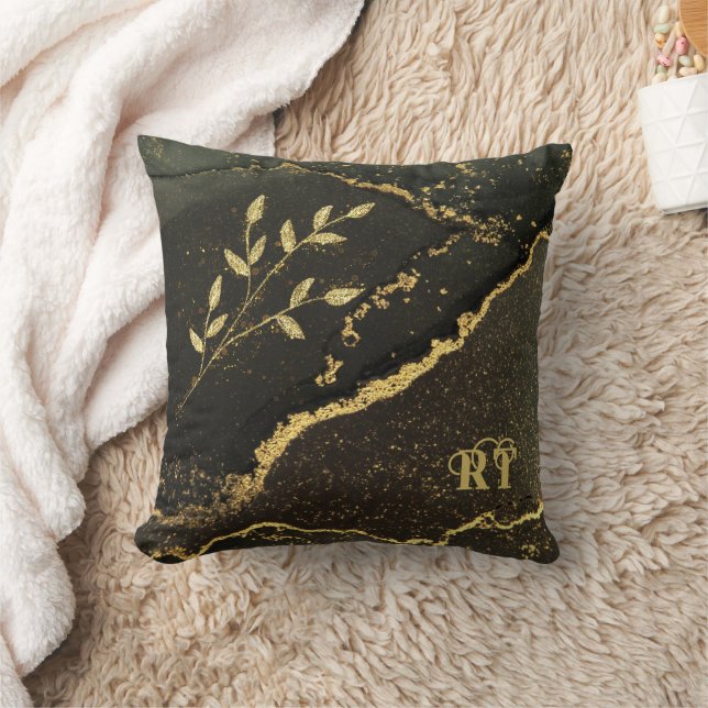 Elegante, elegante Schwarz-Gold-Marmorinitials Kissen (Decke)