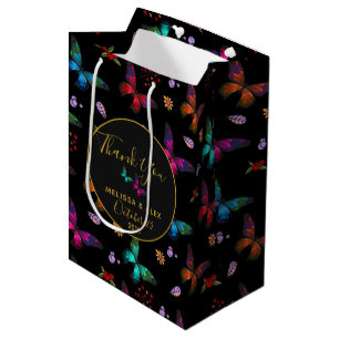 Elegante farbenfrohe Schmetterlinge auf der Schwar Mittlere Geschenktüte