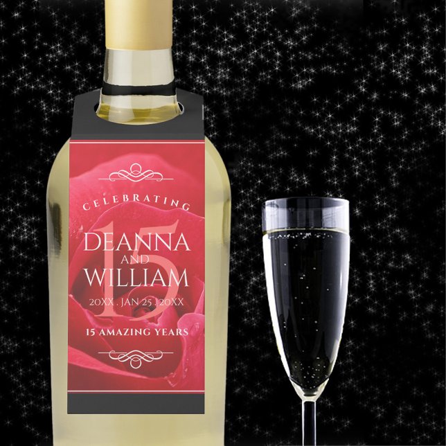 Elegante Feier zum 15. Rose Flaschenanhänger (15th rose wedding anniversay with champagne flute on a starry night sky.)