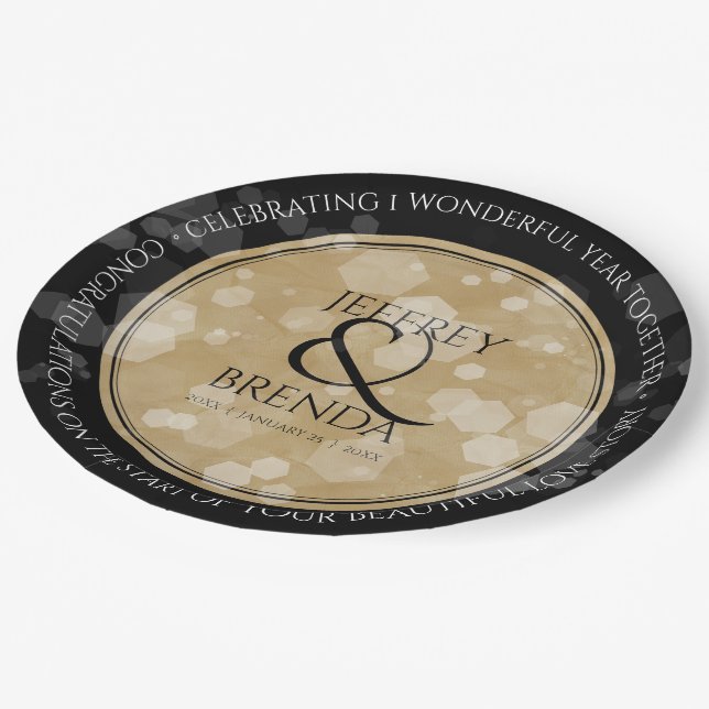 Elegante Feier zum Hochzeitstag Pappteller (Schrägansicht)