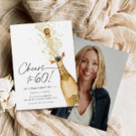 Elegante Feiern bis 60 Geburtstag Foto Einladung<br><div class="desc">Lass uns bis 60 Toast machen! Pop Sie mit unserer Geburtstagskarte "Champagner-Themed Invitation Card". Ein Meilenstein zum Geburtstag zu feiern ist immer ein besondere Anlass, und wie kann man das besser machen als mit einem Party zum Thema Champagner? Diese Einladungskarte ist ideal für jeden, der 60 Jahre alt ist und...</div>