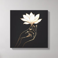 Elegante feminine Hand mit Magnolienblüte