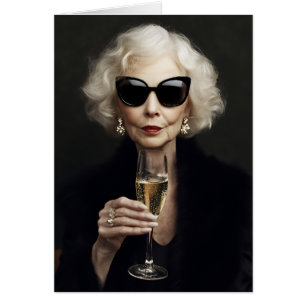 Élégante femme âgée avec Champagne