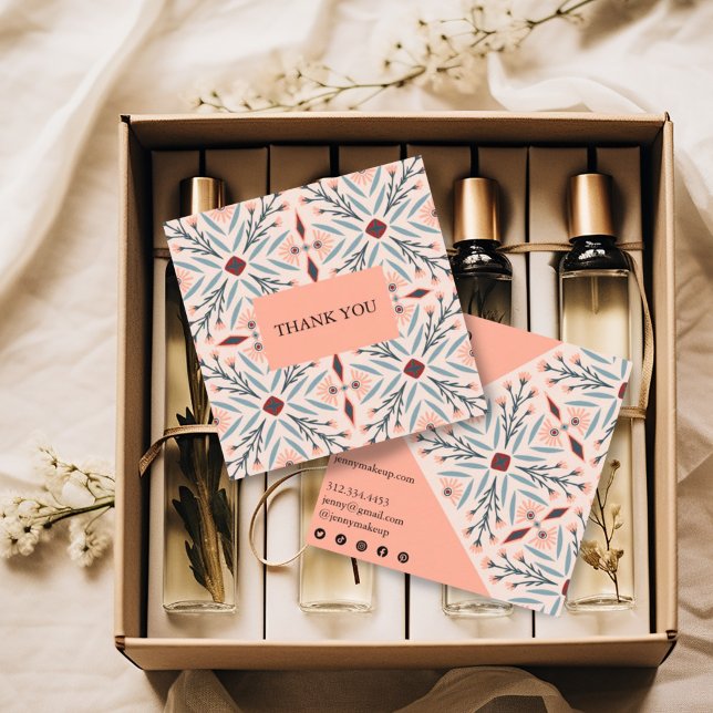 Elegante Flies Geometric Order Vielen Dank Quadratische Visitenkarte (Pretty pink pattern thank you business cards with social media icons)