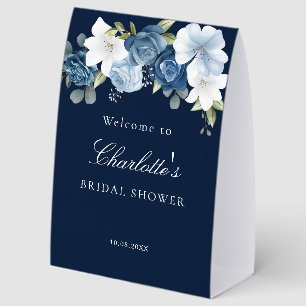 Elegante Florale Hochzeitdusche in Staubblau Tischaufsteller