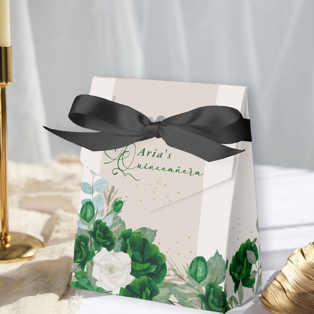 Elegante florale Quinceanera Smaragdgrüne Rose Geschenkschachtel (Floral Favor Boxes from the Royal Rose Emerald Green Quinceanera Collection by Darling & May)