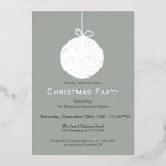 Elegante Foil Ornament Chrismas Party Einladung<br><div class="desc">Einfache und moderne Weihnachtsdekoration mit individualisierbarem Text und farbenprächtigem Hintergrund. Einladungen zur Weihnachtsfeier. Bearbeiten Sie den Text einfach in den dafür vorgesehenen Textfeldern. Die Hintergrundfarben sind ebenfalls anpassbar.</div>