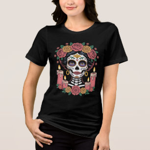 Elegante Frau mit Totenkopf und Zucker aus dem Tag Tri-Blend Shirt