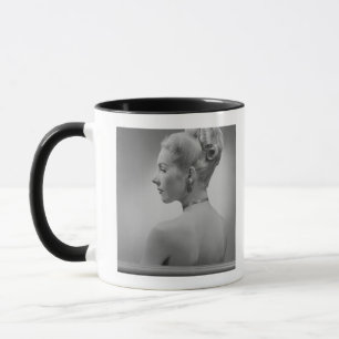 Elegante Frau Tasse