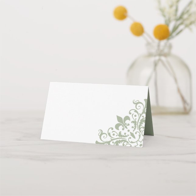 Elegante French Regency Green Lilie Wedding Platzkarte (Vorderseite)