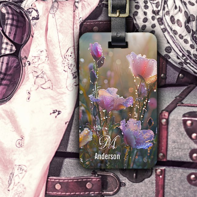Elegante Fresh Summer Wildblumen Gepäckanhänger (Elegant luggage tag featuring fresh dew covered lavender summer flowers - with monogram)
