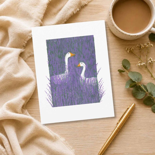 Elegante Gans in einem Lavendelgarten Kunstpostkar Postkarte (Von Creator hochgeladen)