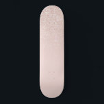 Elegante Girly Rose Gold Pink Glitzer Ombre Skateboard<br><div class="desc">Dieses elegante und schicke Design ist perfekt für die trendige und stilvolle Frau. Es verfügt über ein Imitat gedruckt Rose Rosa und Rose Gold Glitzer und Farbe ombre Farbverlauf. Es ist modern, hübsch, einfach und niedlich! ***WICHTIGE HINWEIS FÜR DESIGN: Für individuelle Designanfragen, wie z.B. passende Produktanfragen, Farbänderungen, Platzierungsänderungen oder andere...</div>