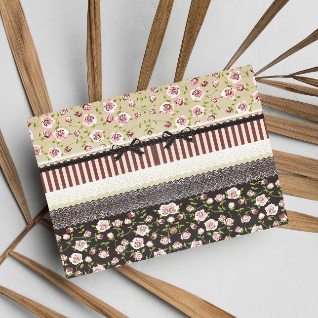 Elegante Girly White Lace und Roses Postkarte (Elegant Girly White Lace And Pink Roses)