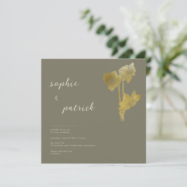 Elegante Gold Daffodils Moderne Frühjahrshochzeit Einladung (Stehend Vorderseite)