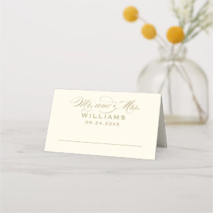 Elegante Gold-Elfenbein-Kalligrafie Mr Mrs Hochzei Platzkarte