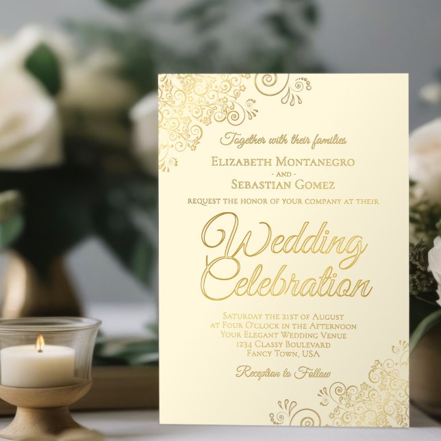 Elegante Gold Floral Frills auf Cream Chic Wedding Folieneinladung (Von Creator hochgeladen)