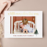 Elegante Gold Foil New Baby Foto Weihnachtskarte Folien Feiertagskarte<br><div class="desc">Mit dieser eleganten Goldfolie-Weihnachtskarte kündigen Sie die Ankunft des neuesten Familienjubiläums an. Das Foto ist in einem eleganten Stil gehalten. Fügen Sie 4 Fotos hinzu und passen Sie den Text an,  um alle Geburtsdaten Ihres Babys zu teilen. Besuchen Sie meine Weihnachts-Kartensammlung um sich alle Möglichkeiten der FamilienWeihnachtskarte anzusehen.</div>