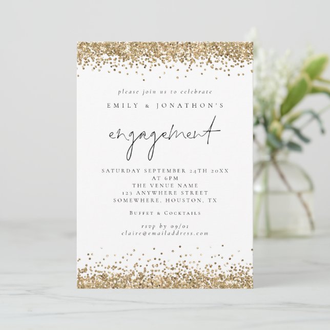 Elegante Gold Glitzer Script Engagement Party Einladung (Stehend Vorderseite)