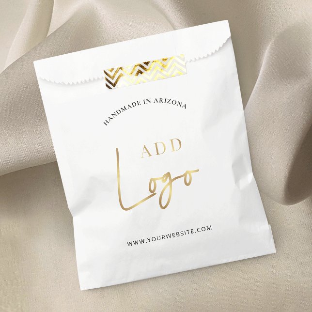 Elegante Gold Logos Company Markenartikel Geschenktütchen (Elegant white and gold logo paper shopping bag for your business)