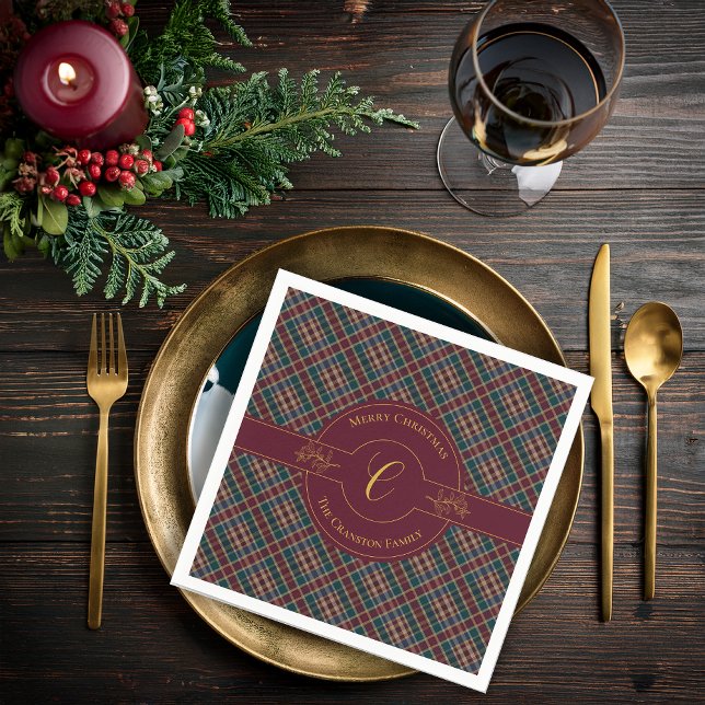 Elegante Gold Monogram Karierter Weihnachtsfeierta Serviette (Elegant Gold Monogram Holly and Berries and Rich Dark Plaid Christmas Holiday Paper Napkins)