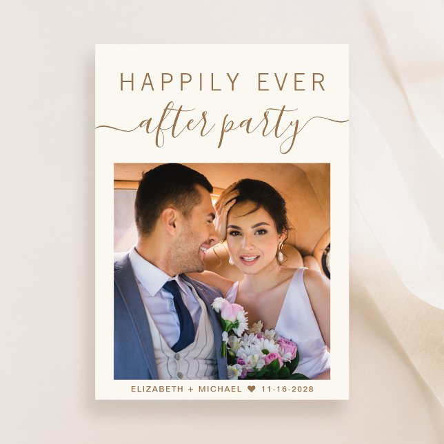 Elegante Gold Script Foto Cream Hochzeitsempfang Einladung (A chic Happily Ever After Party Invitation to set the tone for an unforgettable event)