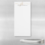 Elegante Gold Script Monogram Initials Minimalisti Magnetischer Notizblock<br><div class="desc">Personalisiertes, minimalistisches modernes Magnetbacknotepad mit schlichten, eleganten Kalligrafieschrift-Initialen oder Monogramm und Namen in Gold und Schwarz. ÄNDERUNGEN: Der Textstil, die Farbe, die Größe und die Platzierung des Schriftartes können durch Anklicken von EDIT im Bereich PERSONALIZE geändert werden. HILFE: Für Hilfe bei der Modifizierung oder Personalisierung des Designs, bei Farbänderungen, bei...</div>
