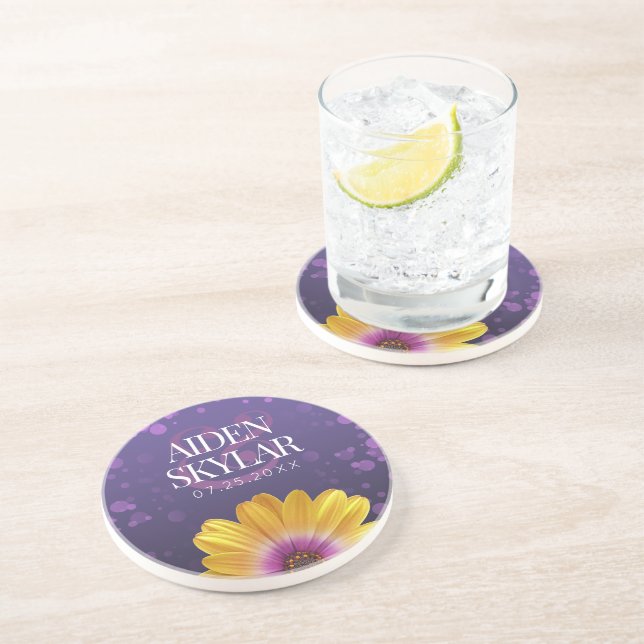 Elegante Golden Daisy mit Lila Glitzer Hochzeit Getränkeuntersetzer (Seite)