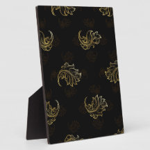 Elegante goldene florale Schwünge auf schwarzem Hi