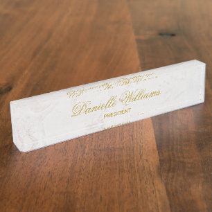 Elegante Goldene Kalligraphie auf weißem Marmor Namensplakette