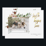 Elegante Goldkalligraphie Drei Foto Weihnachten<br><div class="desc">Design zeigt Ihre Foto Collage gegen Weihnachten heiligen Blumen und einen modernen Rahmen. Der Glaube,  die Hoffnung,  die Liebe in gebürstetem Gold-Kalligraphie Set es für die Feriensaison 2021 ab. Passen Sie Ihren Namen,  das Jahr und das Foto einfach an,  um es zu Ihrem eigenen zu machen.</div>