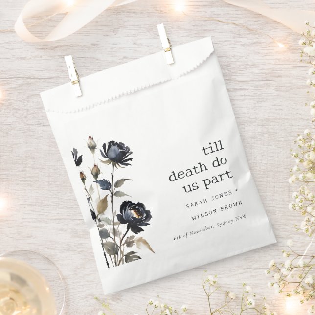 Elegante Gotische Dunkle Wasserfarbe Schwarze Rose Geschenktütchen (Ausgeschnitten)
