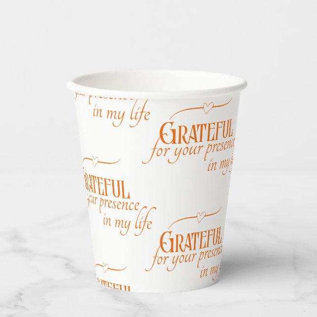 Elegante Grateful Erntedank Autumn Typografy Pappbecher (Vorderseite)