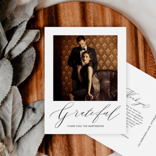 Elegante Grateful Script Foto Wedding Vielen Dank Postkarte (Von Creator hochgeladen)