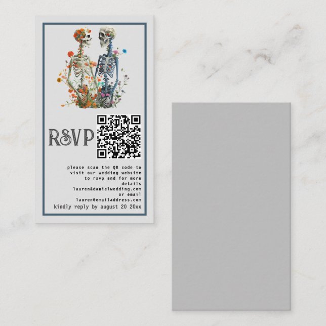 Elegante graue Blütenskelette QR Wedding RSVP Card Begleitkarte (Vorne/Hinten)