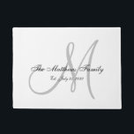 Elegante graue Wedding Fußmatte<br><div class="desc">Personalisierter Schwarzweiss-- und grauer Monogrammentwurf mit Datum der Braut und des letzten Namens und der Hochzeit des Bräutigams an einem weißen Hintergrund. Macht ein einzigartiges und großes Geschenk für Jungvermählten. Groß für neues Haus zusammen. Fertigen Sie mit Ihrem Namen, Monogramminitiale und Hochzeitsdatum und -farben besonders an. Elke Clarke©</div>