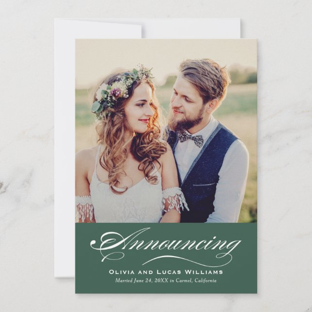 Elegante Green Script Wedding Foto Ehe Ankündigung (Vorderseite)