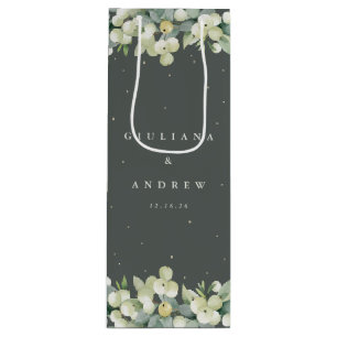 Elegante grüne Snowberry+Eukalyptus Winter Wedding Geschenktüte Für Weinflaschen