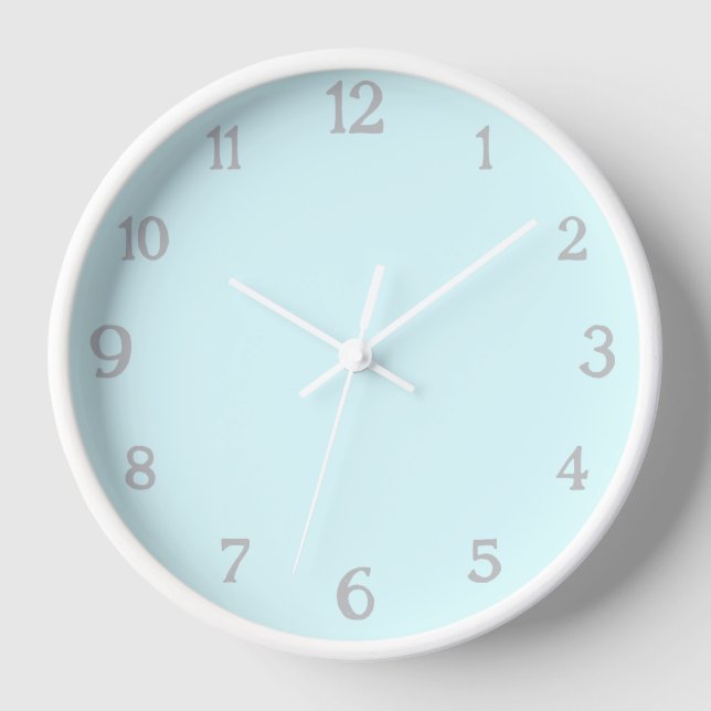 Elegante hellgraue Zahlen | Klassische Pastel Cyan Uhr (Vorderseite)