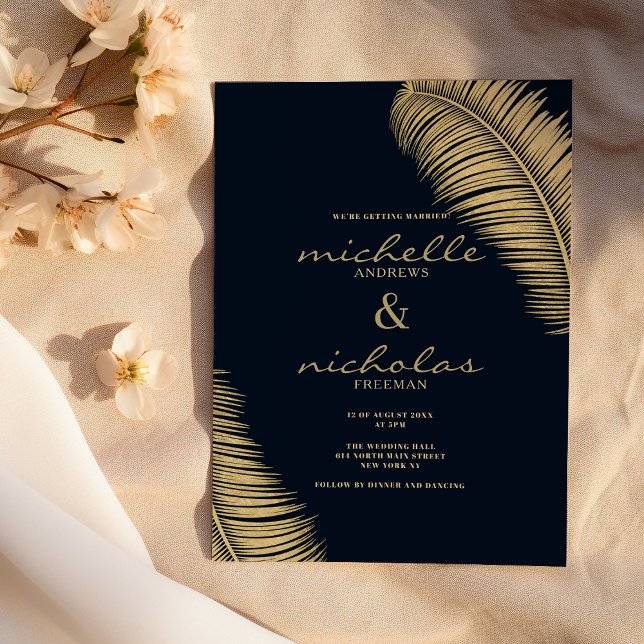 Elegante Hochzeit des tropischen Blattgold Einladung (Elegant tropical navy blue gold foliage wedding)