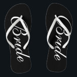 Elegante Hochzeit drehen Reinfälle für Braut und Flip Flops<br><div class="desc">Elegante Hochzeit drehen Reinfälle für Bräutigam und Braut um. Kundenspezifische Bügelfarbe für ihn und sie/Männer und Frauen. Kundenspezifische Hintergrundfarbe und personalizable mit Namensinitialen. Modernes Schwarzweiss-sein und ihrs Sandalen mit stilvoller Skript-Kalligraphietypographie. Niedliches Gastgeschenk für Strandthemahochzeit, Heirat, Brautparty, Verlobung, Jahrestag, Grillen, bachelorette, Junggesellen, Mädchenwochenendenreise etc. Machen Sie Ihr eigenes nobles Purzelbaum-Set für...</div>