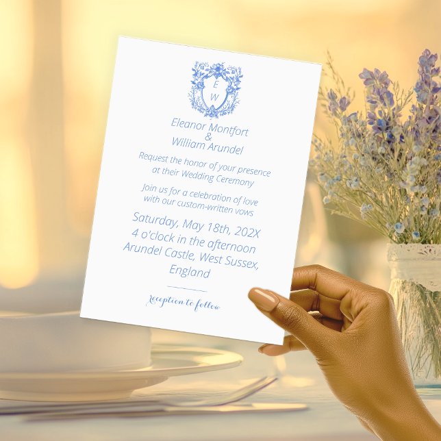 Elegante Hochzeit mit blauem und weißem Wappen Einladung (Elegant Blue and White Crest Monogram Wedding Invitation)