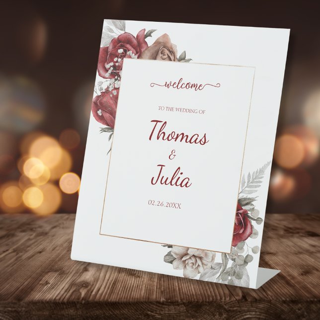 Elegante Hochzeit mit Burgund Florals Willkommen Sockelschild (Elegant Wedding with Burgundy Florals Welcome Pedestal Sign)