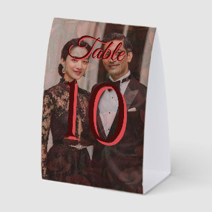 Elegante Hochzeit mit roten Zantedeschien in edlem Tischaufsteller