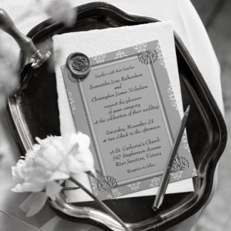 Elegante Hochzeit mit Silber und White Damask Einladung