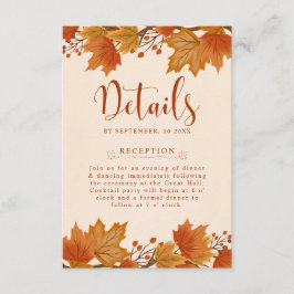Elegante Hochzeitsdetails mit Herbst-Ahornblättern Begleitkarte