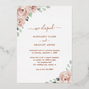 Elegante Hochzeitsfeier mit staubiger Rose und Blu Folieneinladung