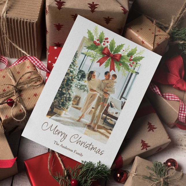 Elegante Holly & Red Bow Weihnachtskarte (Von Creator hochgeladen)